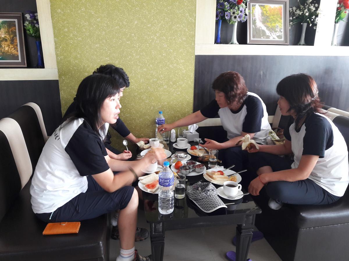 Asian Hotel Butwāl Kültér fotó