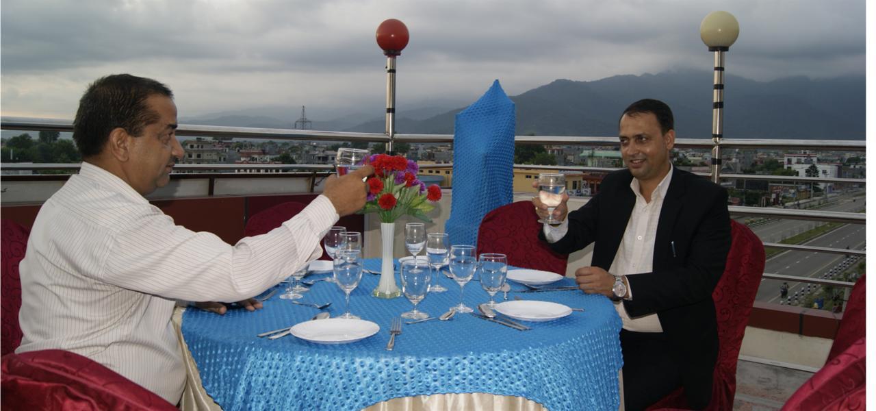 Asian Hotel Butwāl Kültér fotó